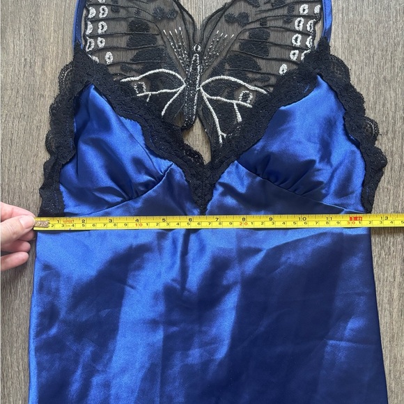 Elegant Blue Satin Nightgown with Lace Detail - Picture 2 of 5